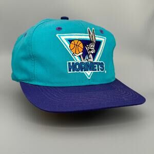 Vintage '90s Charlotte Hornets x Looney Tunes Bugs Bunny snapback hat